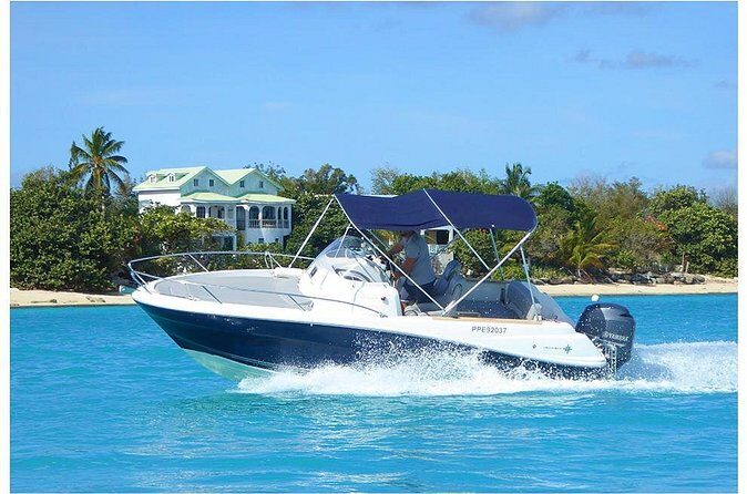 Boat rental To go by yourself CAP CAMARAT - Price and value: $398.45 per boat for up to 7 people