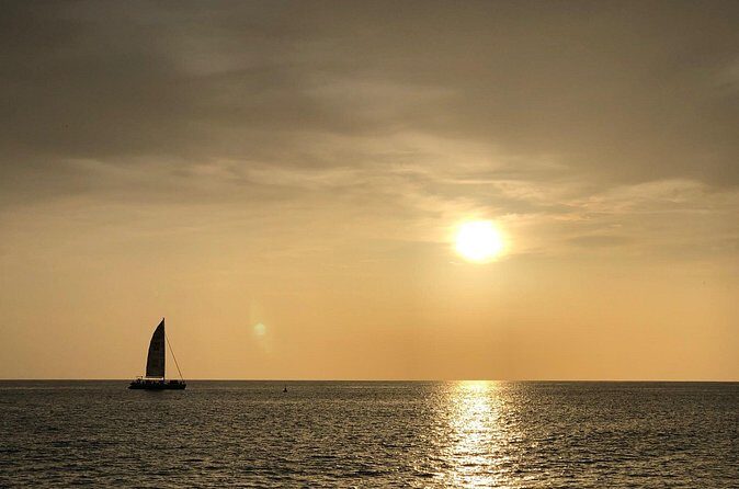 Bubbly Sunset Cruise - Crew service: friendly, professional, and quick to refill your drink