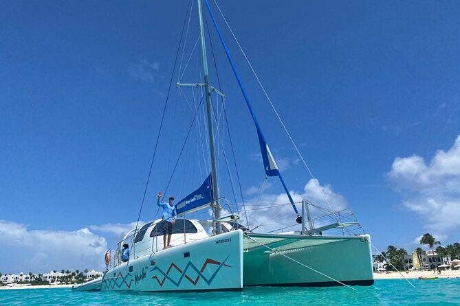 Mambo Sail Catamaran to Rendezvous Bay Anguilla - Lunch on board: where the day stays comfortable