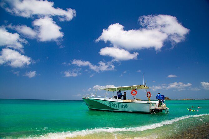 St Maarten Motorboat Cruise: Long Bay, Creole Rock and Tintamarre Island - A 39-foot motorboat makes St Maarten feel close-up