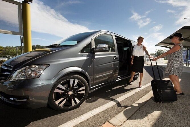 St. Maarten Private RED CARPET Airport pick up and transfers - St. Maarten Arrival Flow: Why Private Beats the Chaos